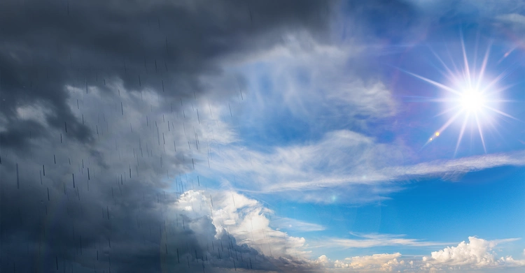 Regnerisches und sonniges Wetter als Metapher für Risiken und Chancen