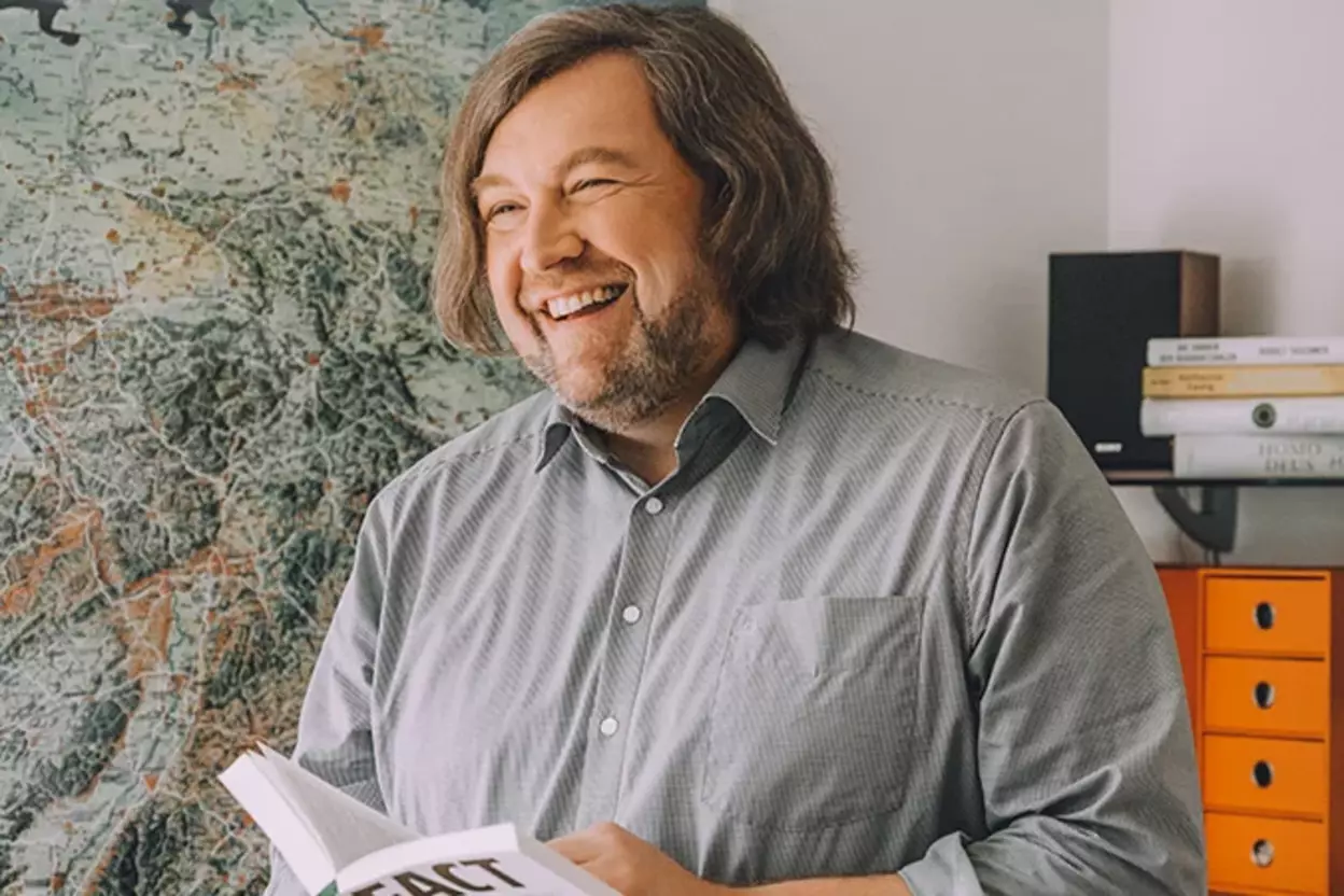 Markus Reimer with a book in his hands