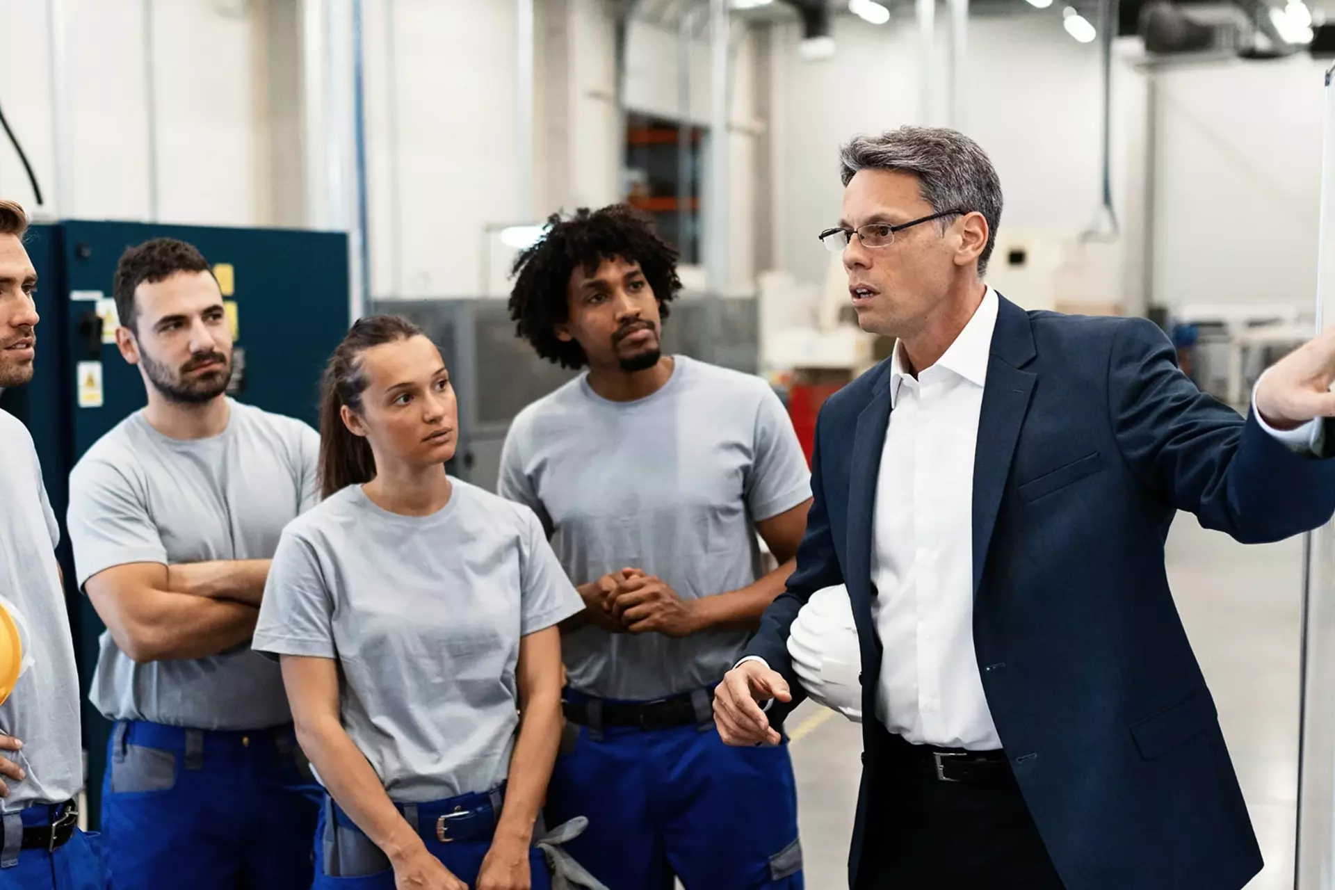 Team leader instructs his team in the production hall